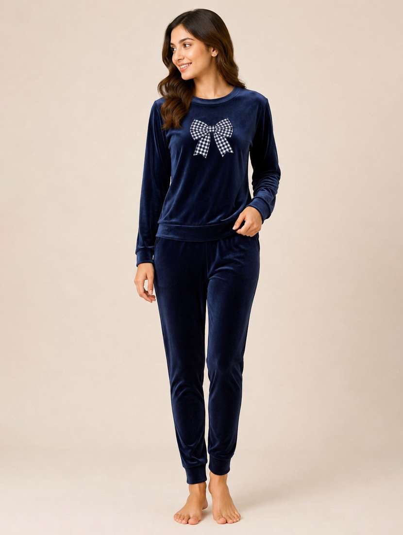 women applique detailed long sleeves pyjama set