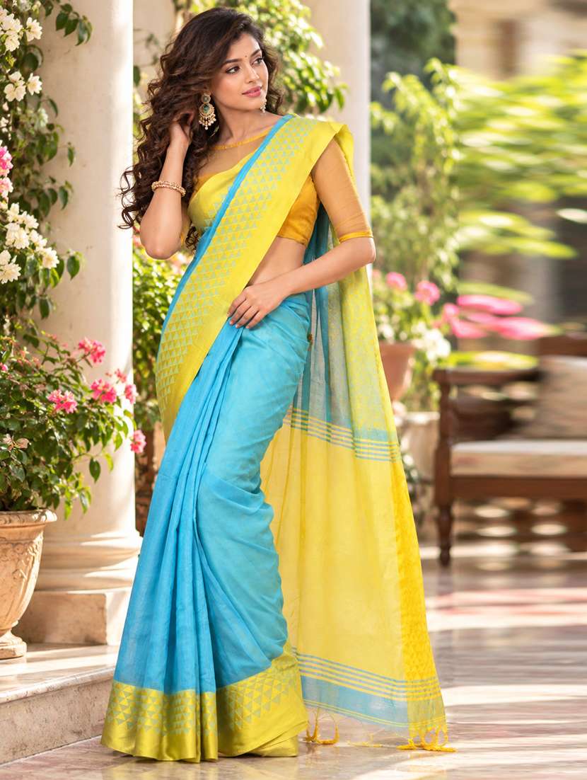 women solid with bordered handloom saree with blouse