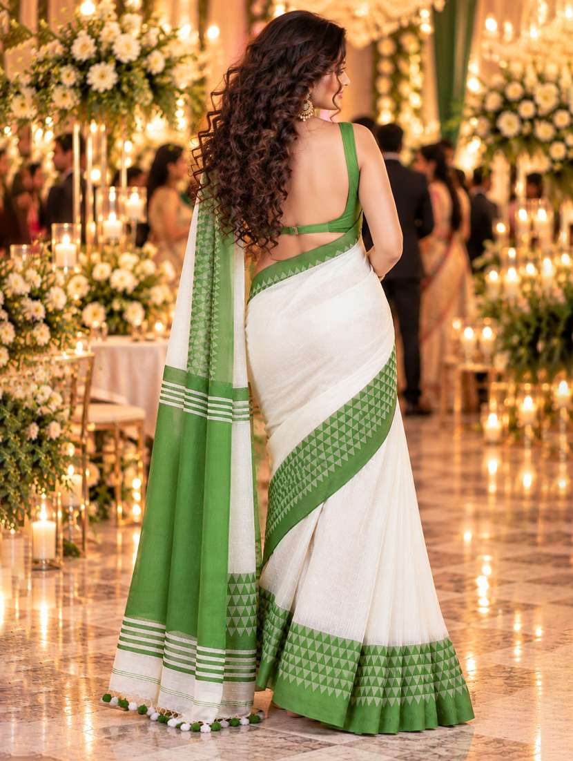Women Solid With Bordered Saree With Blouse - 22729720 -  Standard Image - 3