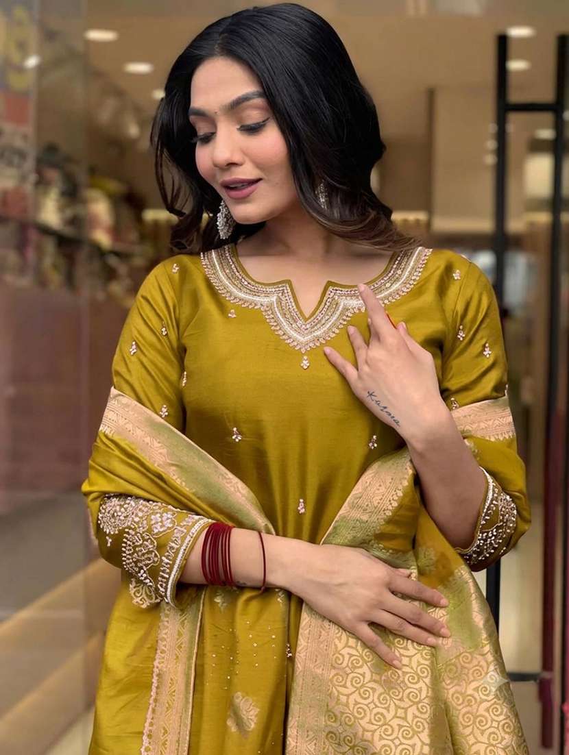 Women Embroidered Three Quarter Sleeves Kurta Pant Set With Dupatta - 22730232 -  Standard Image - 3