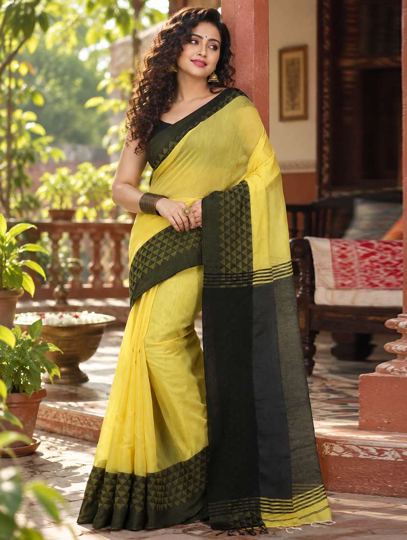 women solid with bordered handloom saree with blouse