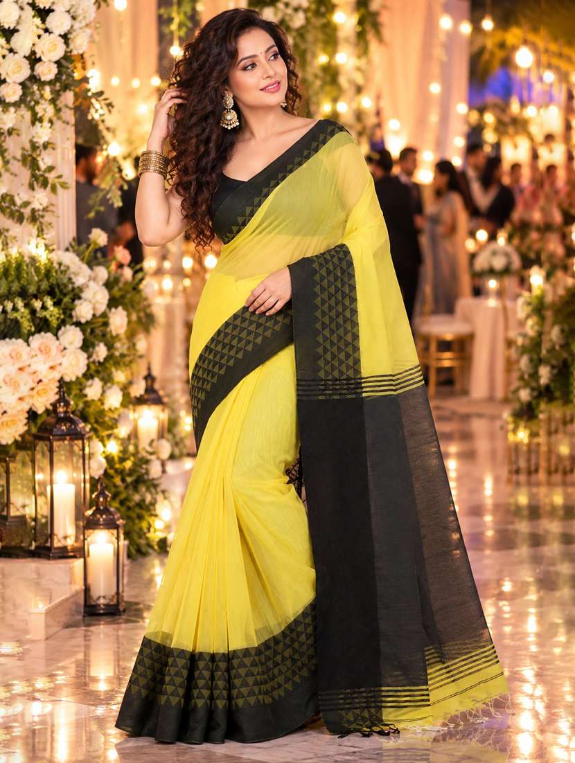women solid with bordered saree with blouse