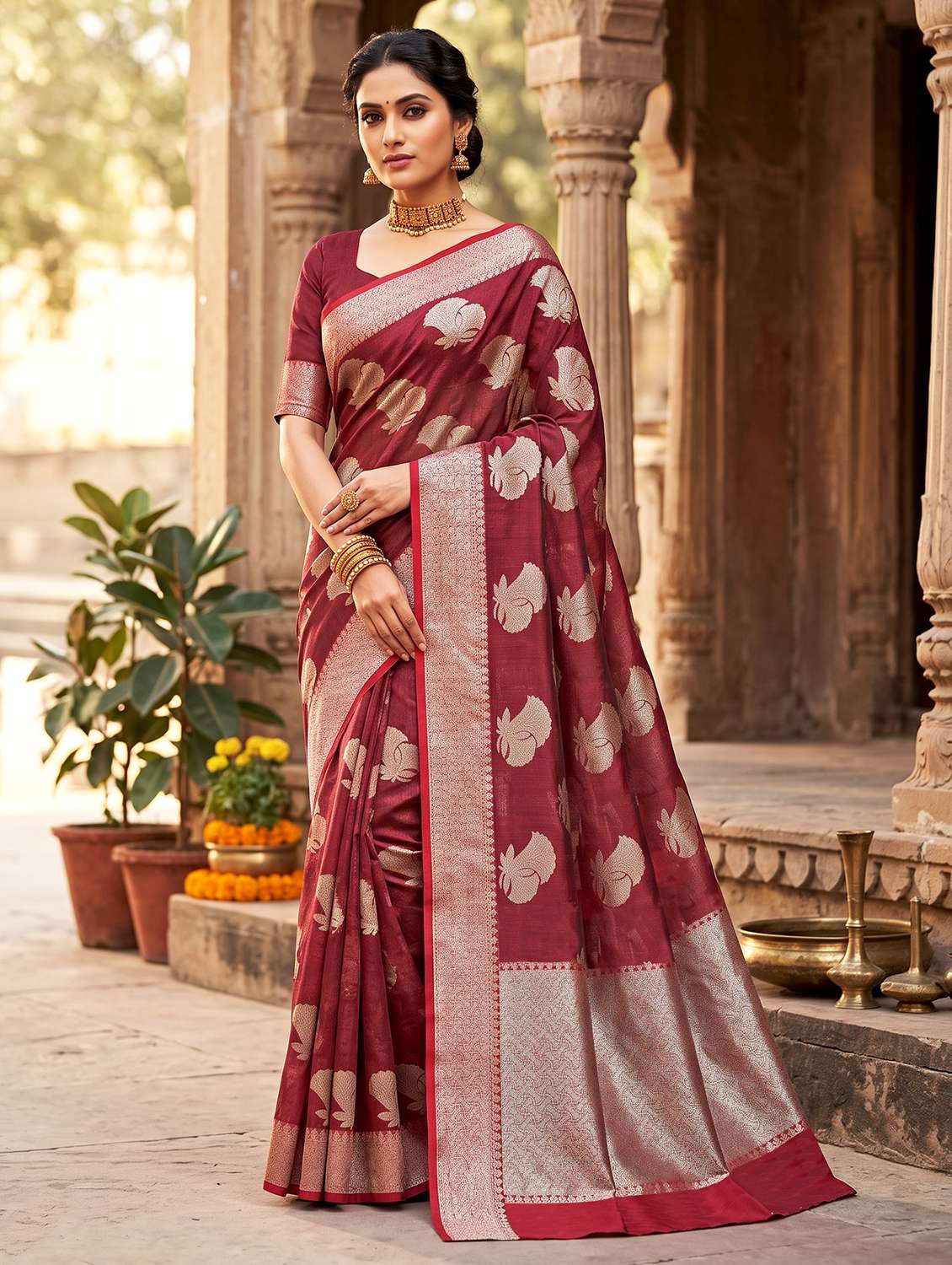 women self design banarasi saree with blouse
