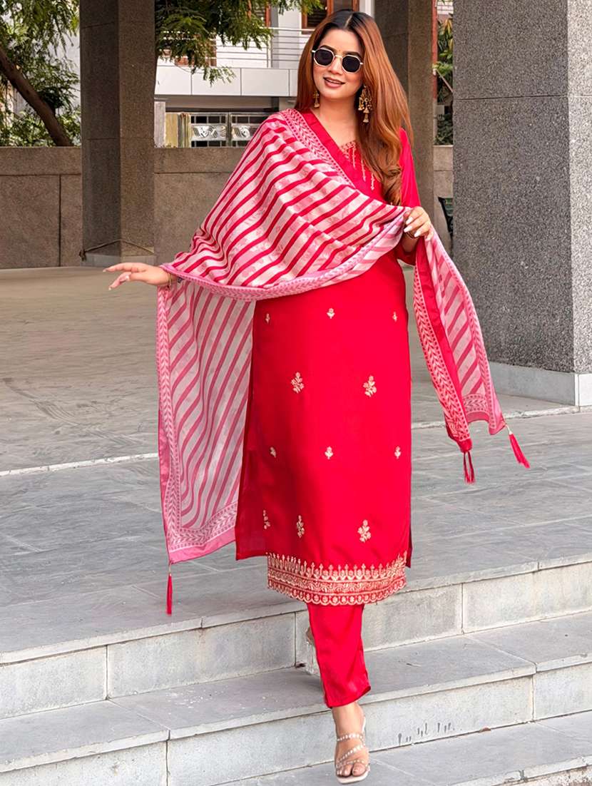 women embroidered three quarter sleeves kurta pant with dupatta set