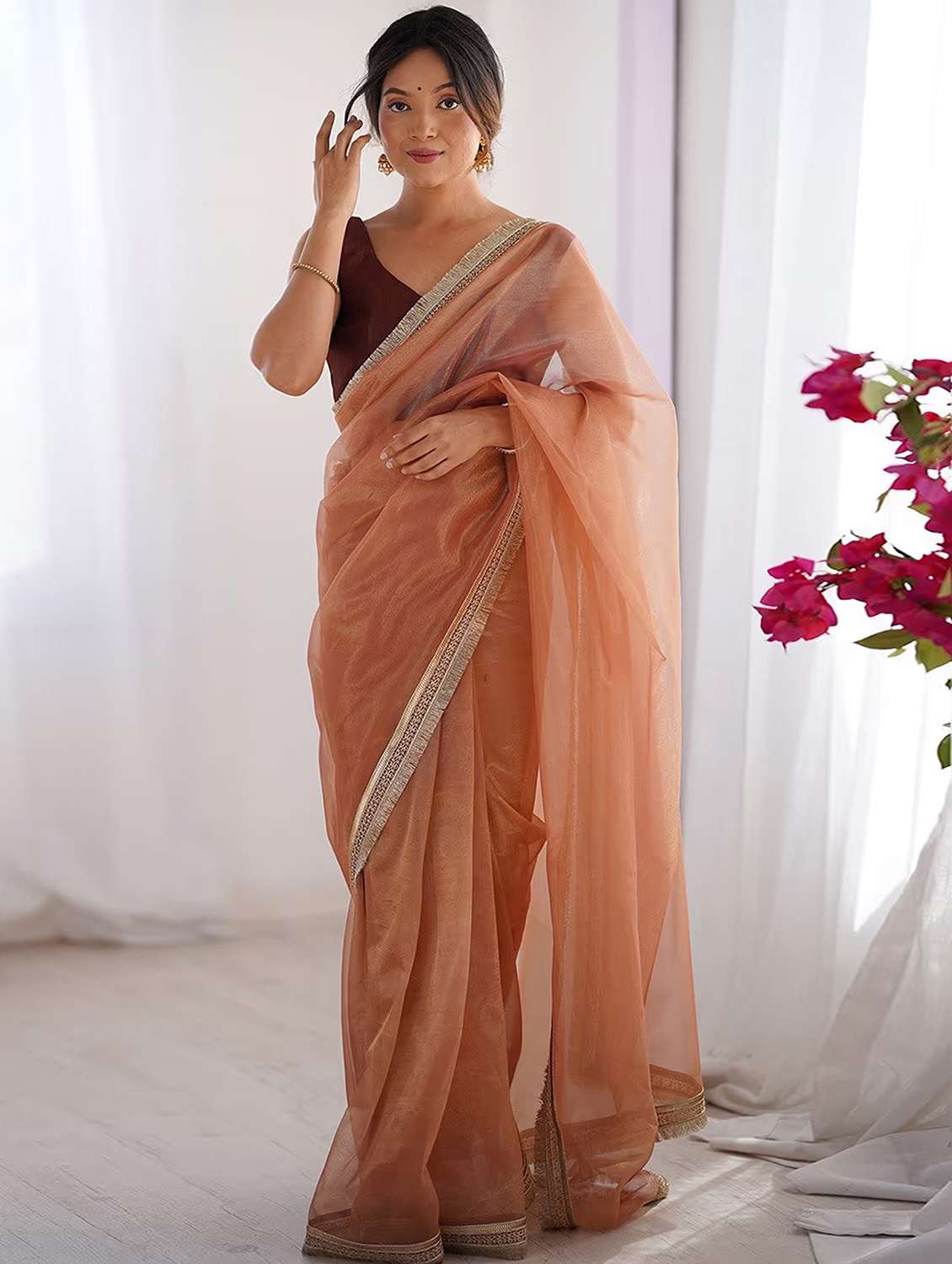 women solid with bordered saree with blouse