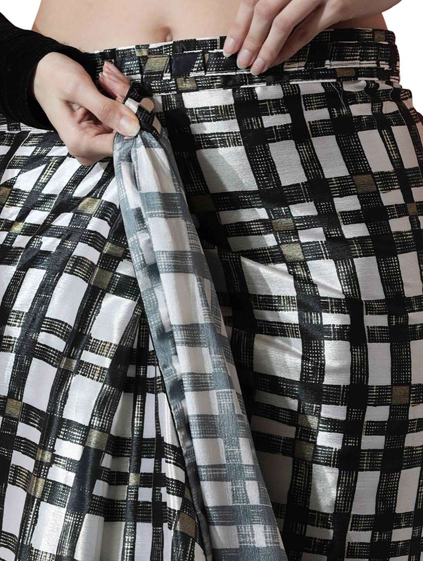 Women Checkered Ready To Wear Saree With Blouse - 22736886 -  Standard Image - 5