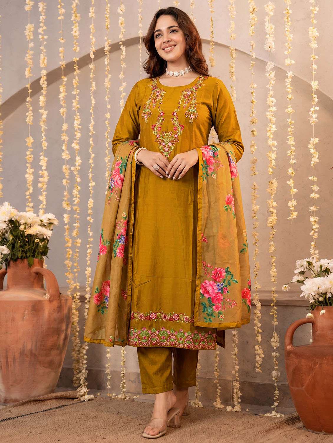 women embroidered three quarter sleeves kurta pant with dupatta set