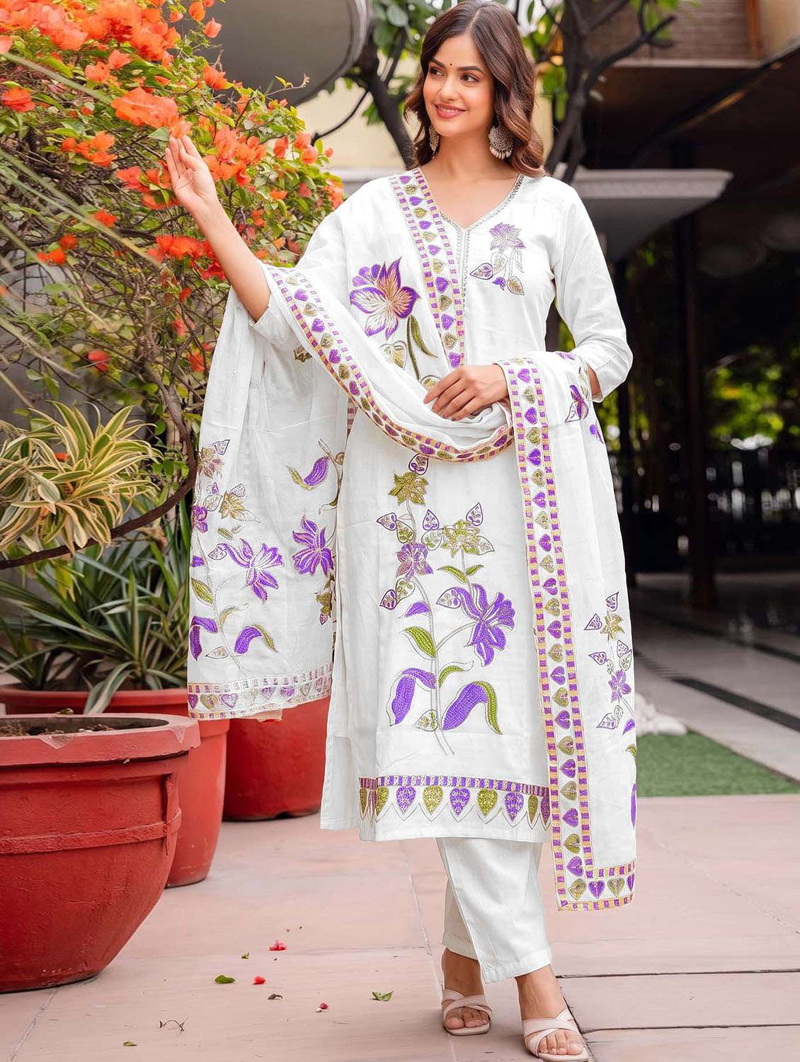 women embroidered three quarter sleeves kurta pant with dupatta set