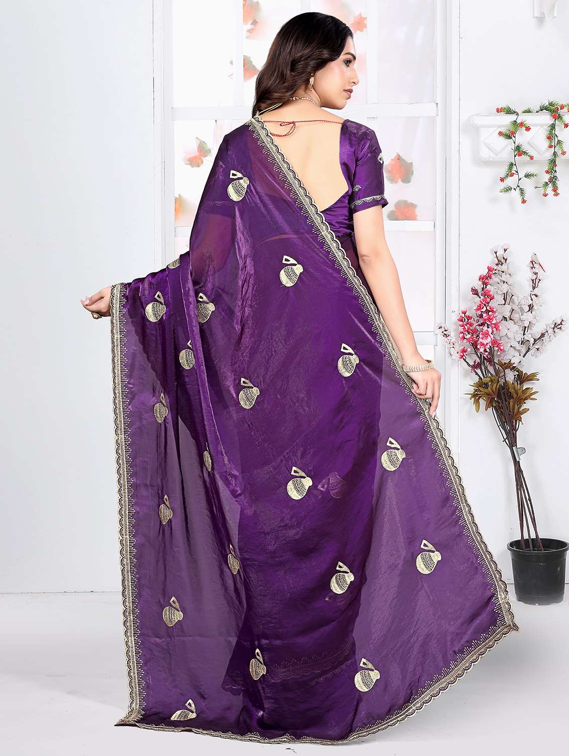Women Solid With Work Embroidered Saree With Blouse - 22738606 -  Standard Image - 3