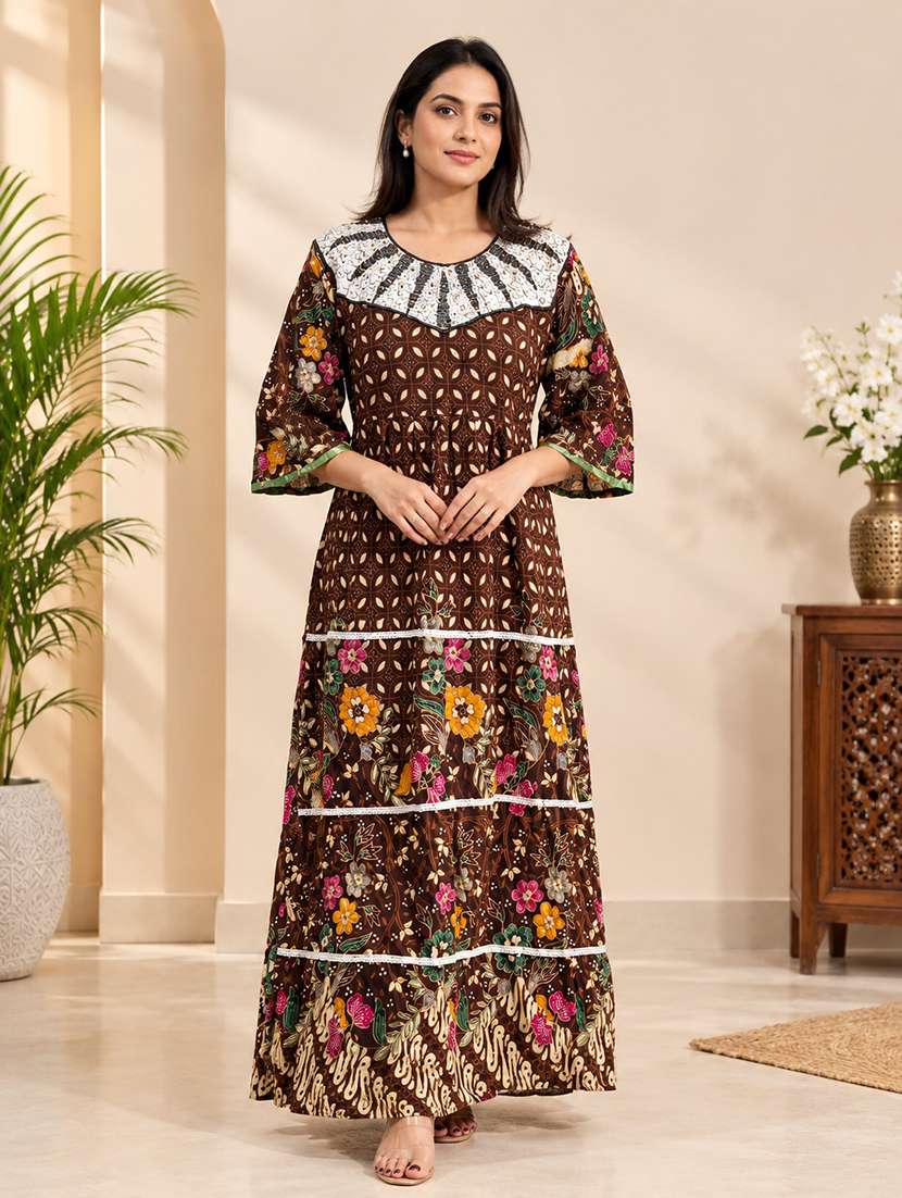 women printed three quarter sleeves nighty