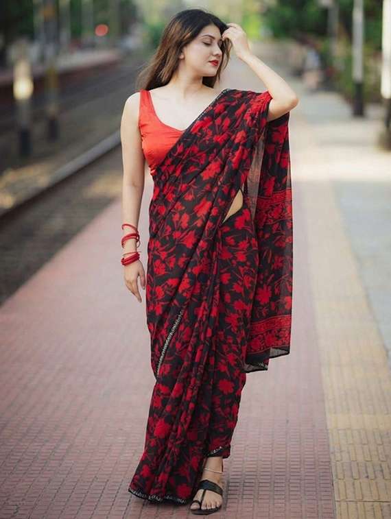 women printed casual wear saree with blouse