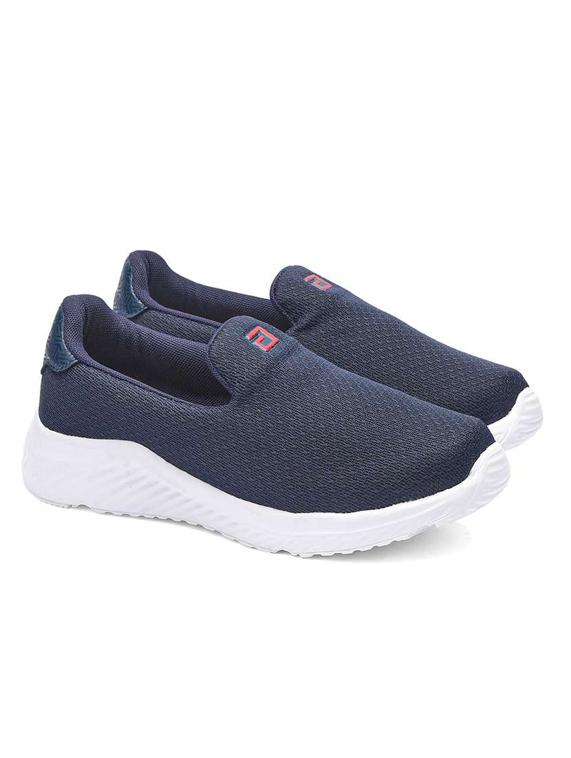 women textured slip on sports shoes