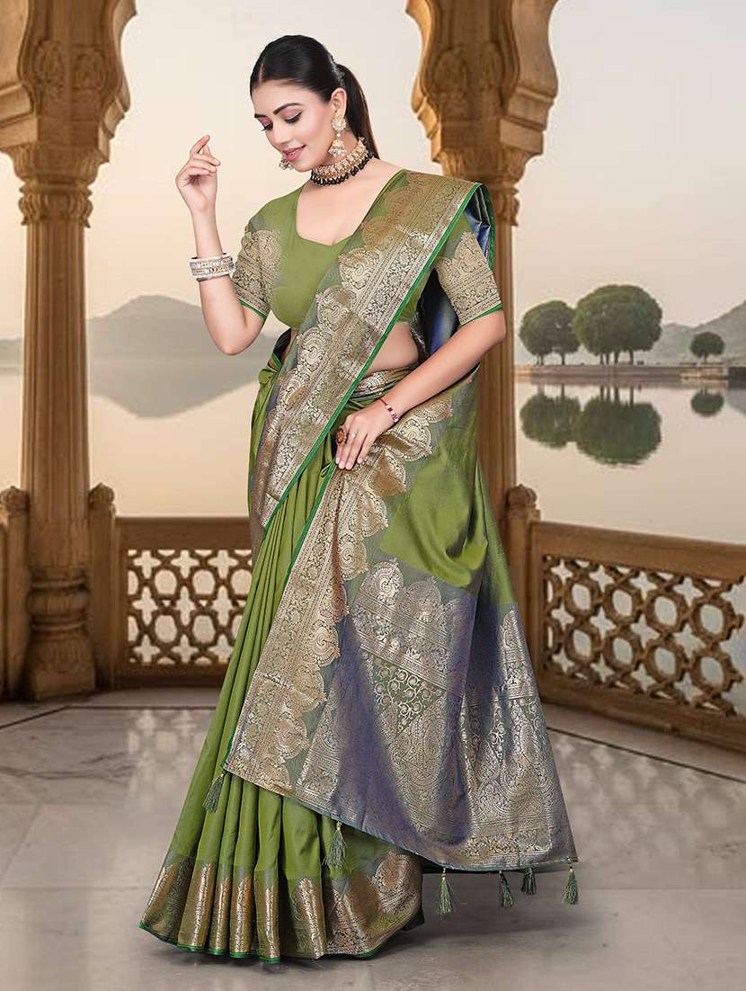 women solid with bordered saree with blouse