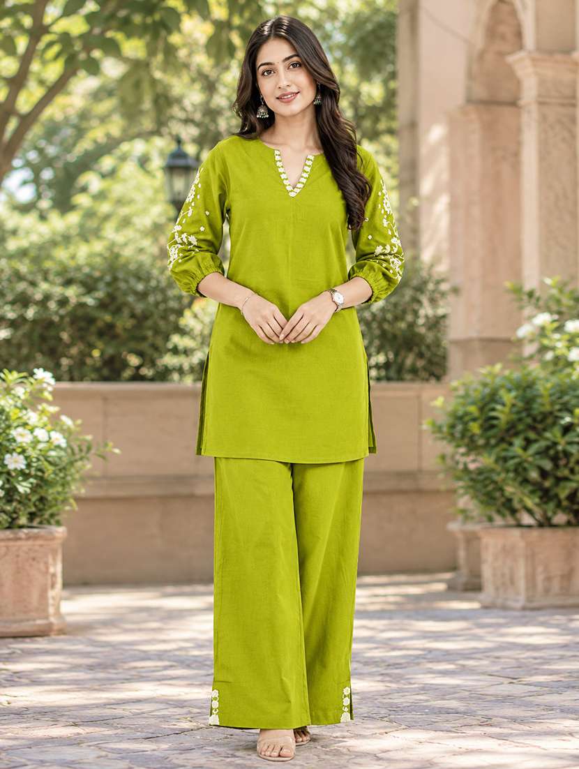 women embroidered three quarter sleeves kurta pant set