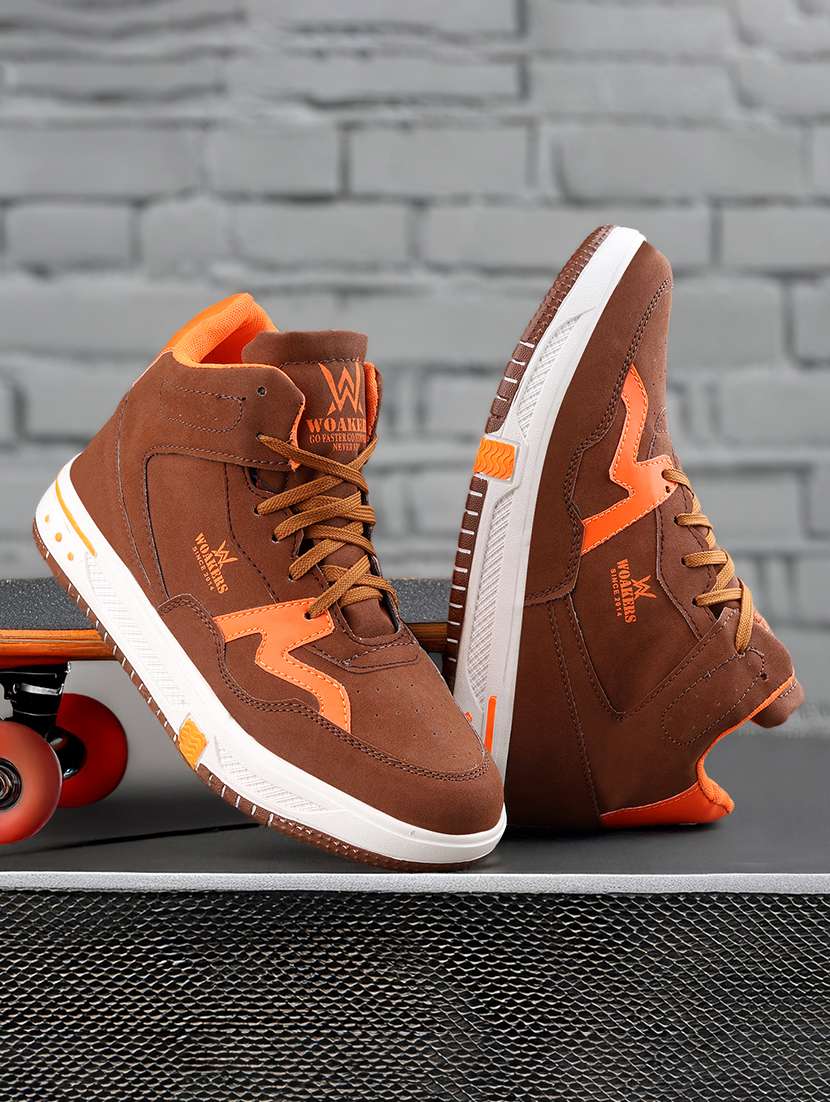 men brown lace up sneaker