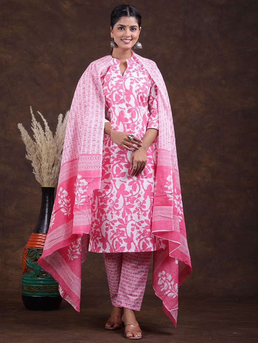 women printed three quarter sleeves kurta pant with dupatta set