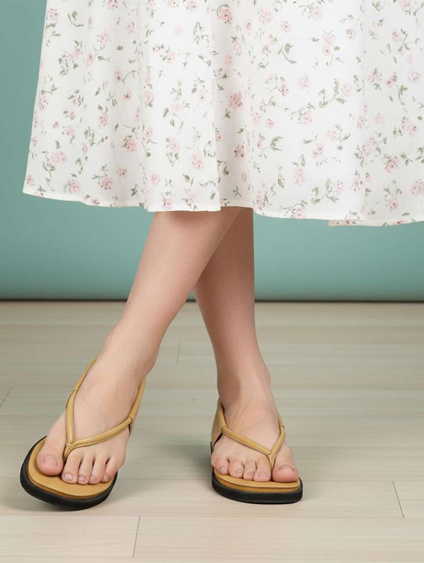 women solid closed back flat sandal