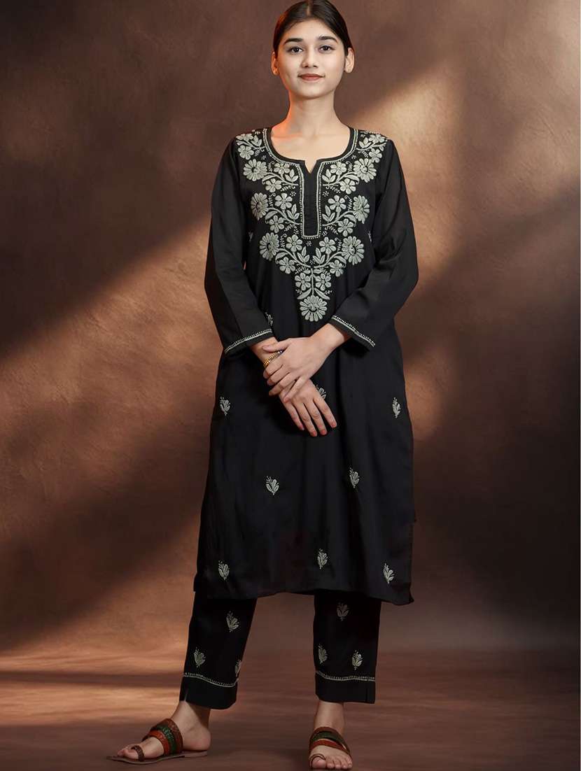 women embroidered three quarter sleeves kurta pant set