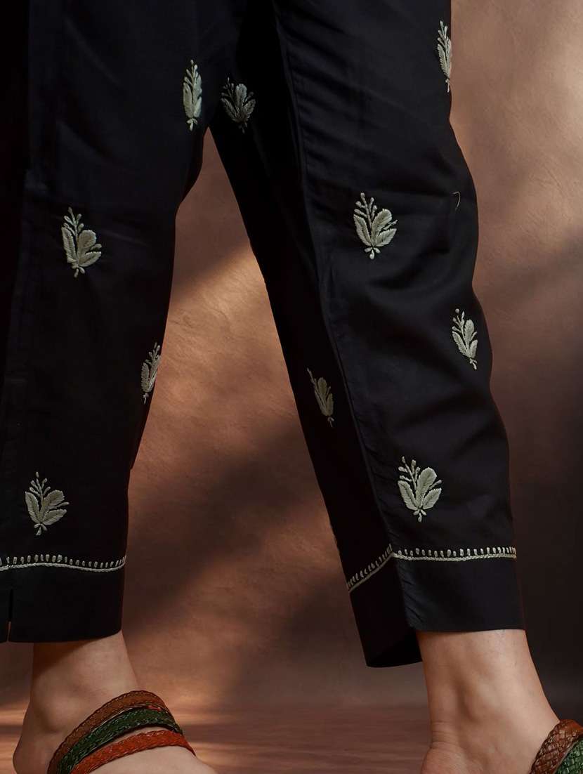 Women Embroidered Three Quarter Sleeves Kurta Pant Set - 22756222 -  Standard Image - 5