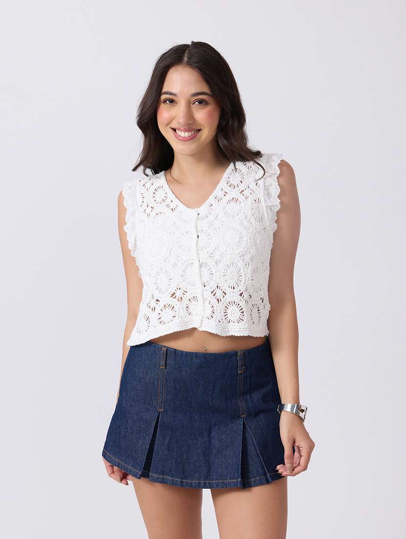 women self design sleeveless crop top