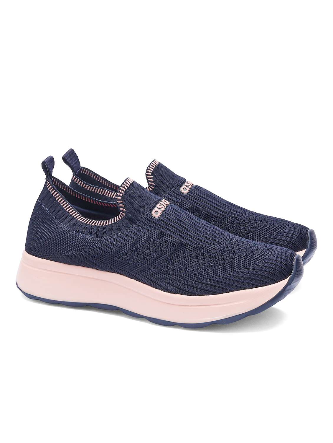 women textured slip on sports shoes