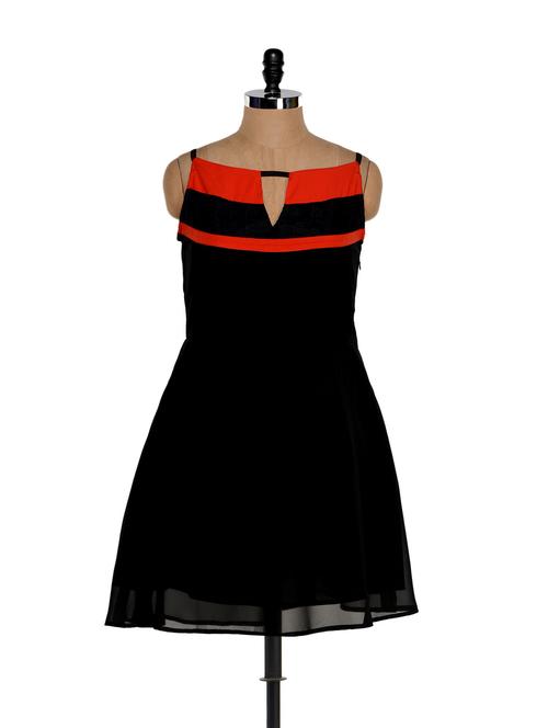 Black And Red Front Slit Skater Dress - Eavan