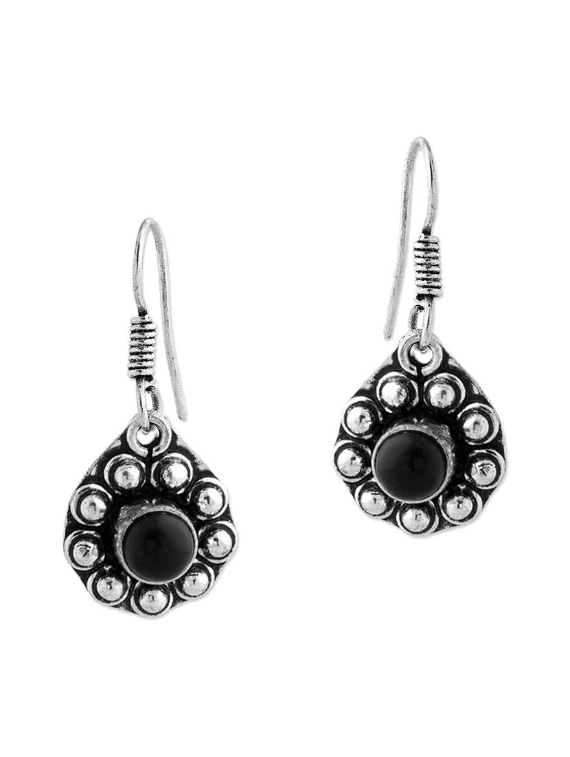 Alluring Pair Of Dangler Earrings Adorned With Black Color Stone