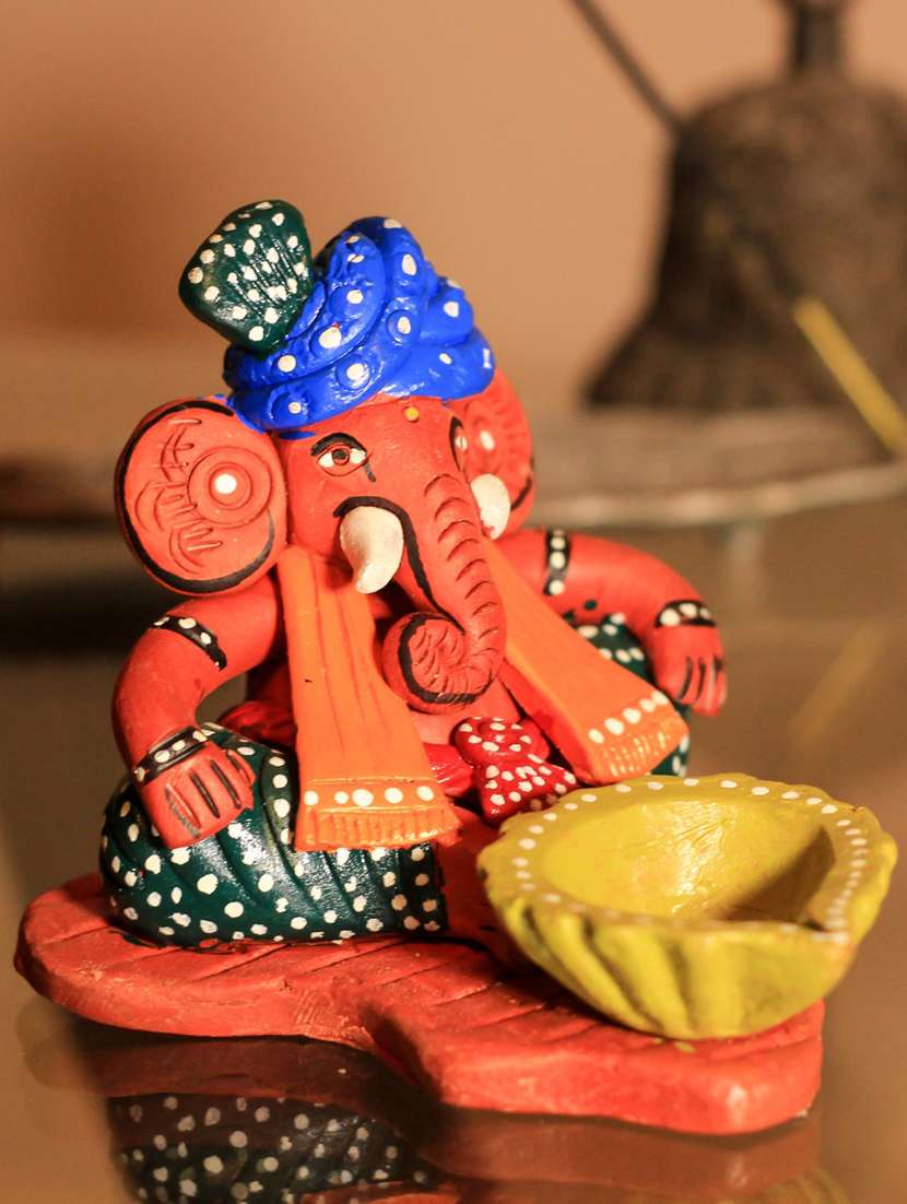 ganesha with diya plate
