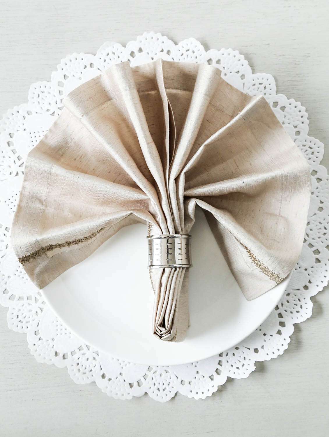 beige square table napkins (set of 6)